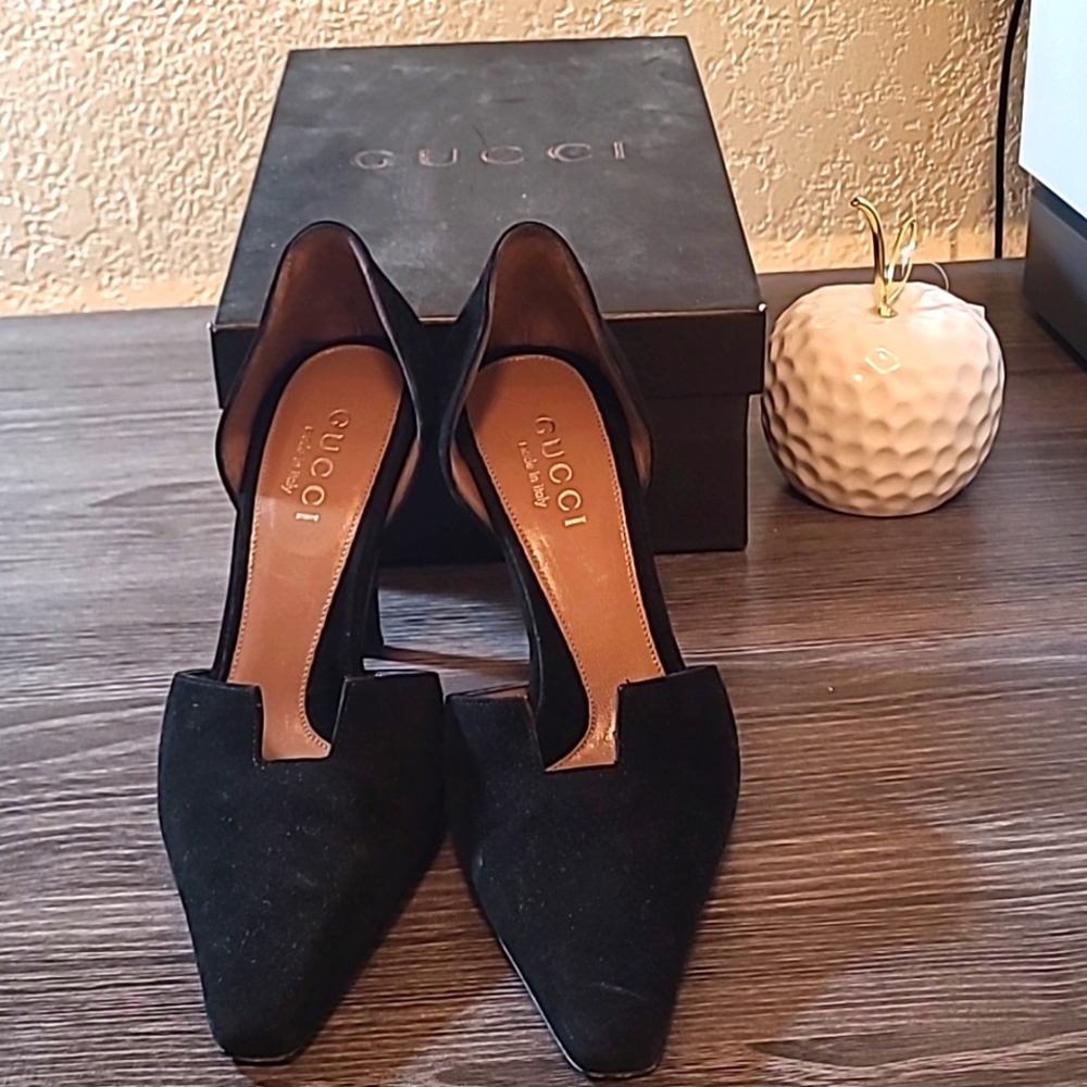 GUCCI. black suede heels, size 36